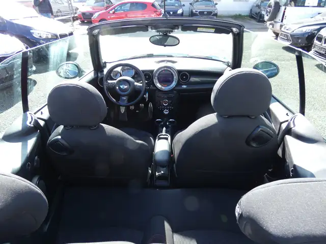 Mini Convertible view 6