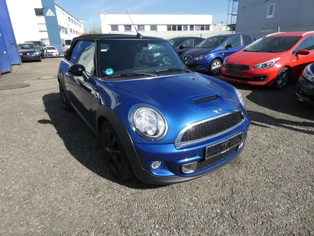 Mini Convertible view 12