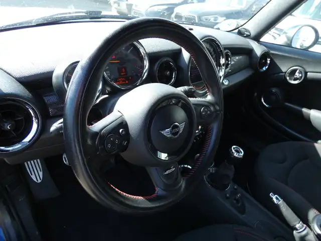 Mini Convertible view 8