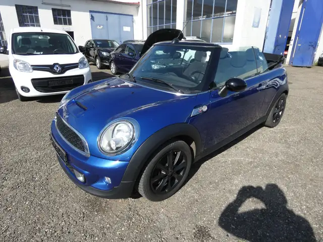 Mini Convertible view 3