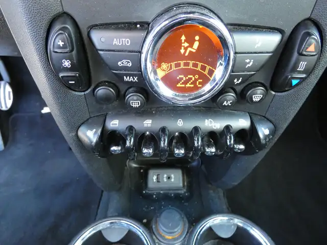 Mini Convertible view 10