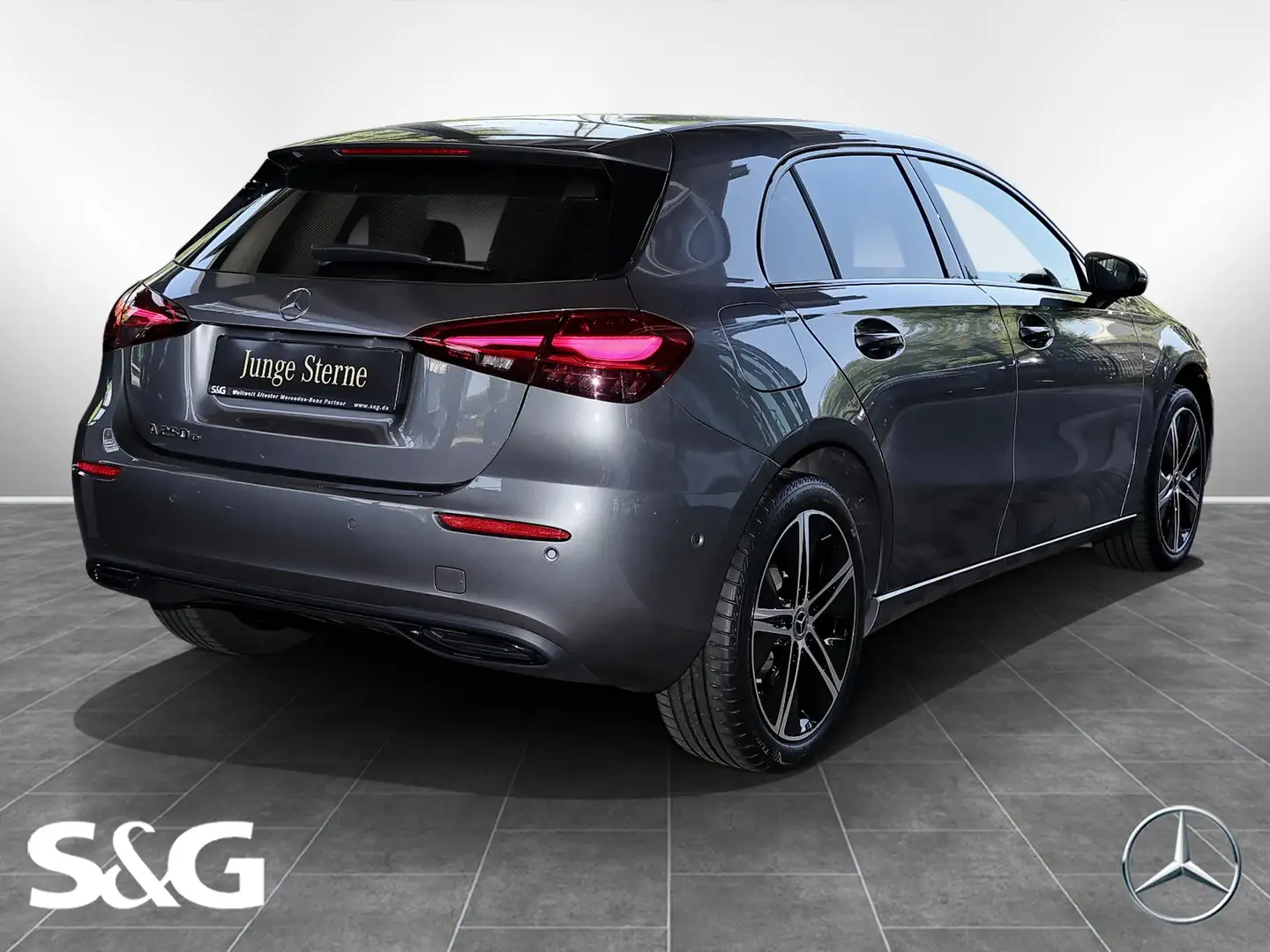 Mercedes-Benz A 250 e TOTWINKEL+NIGHT PAKET+KAMERA+CARPLAY+18" Gris - 2