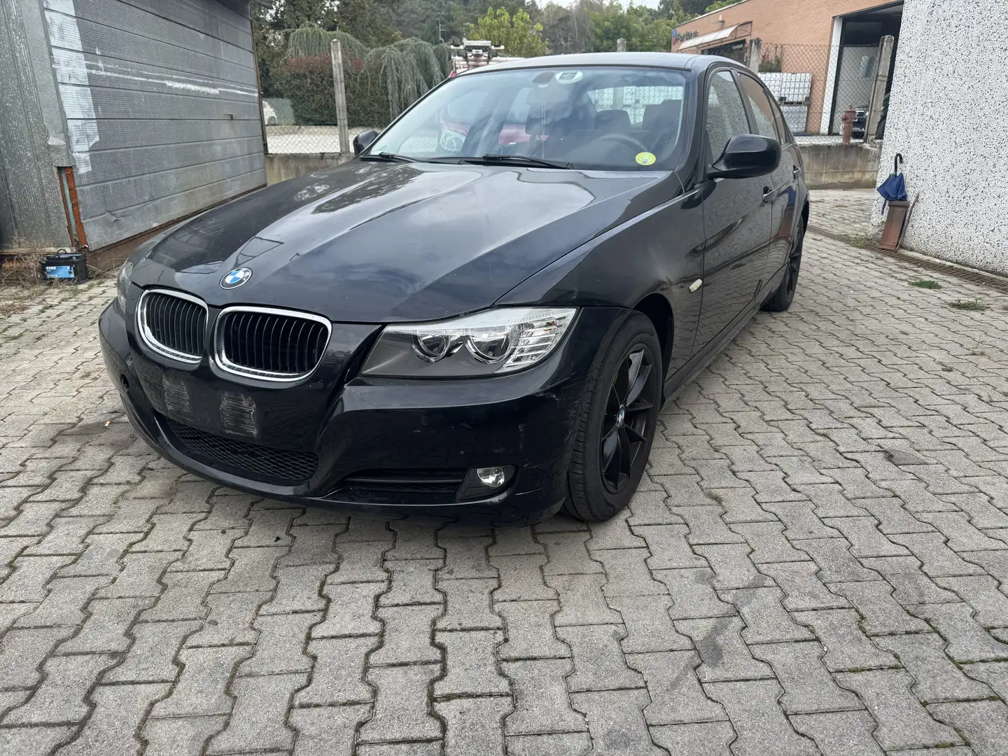 BMW 320 320d Futura FL - 2