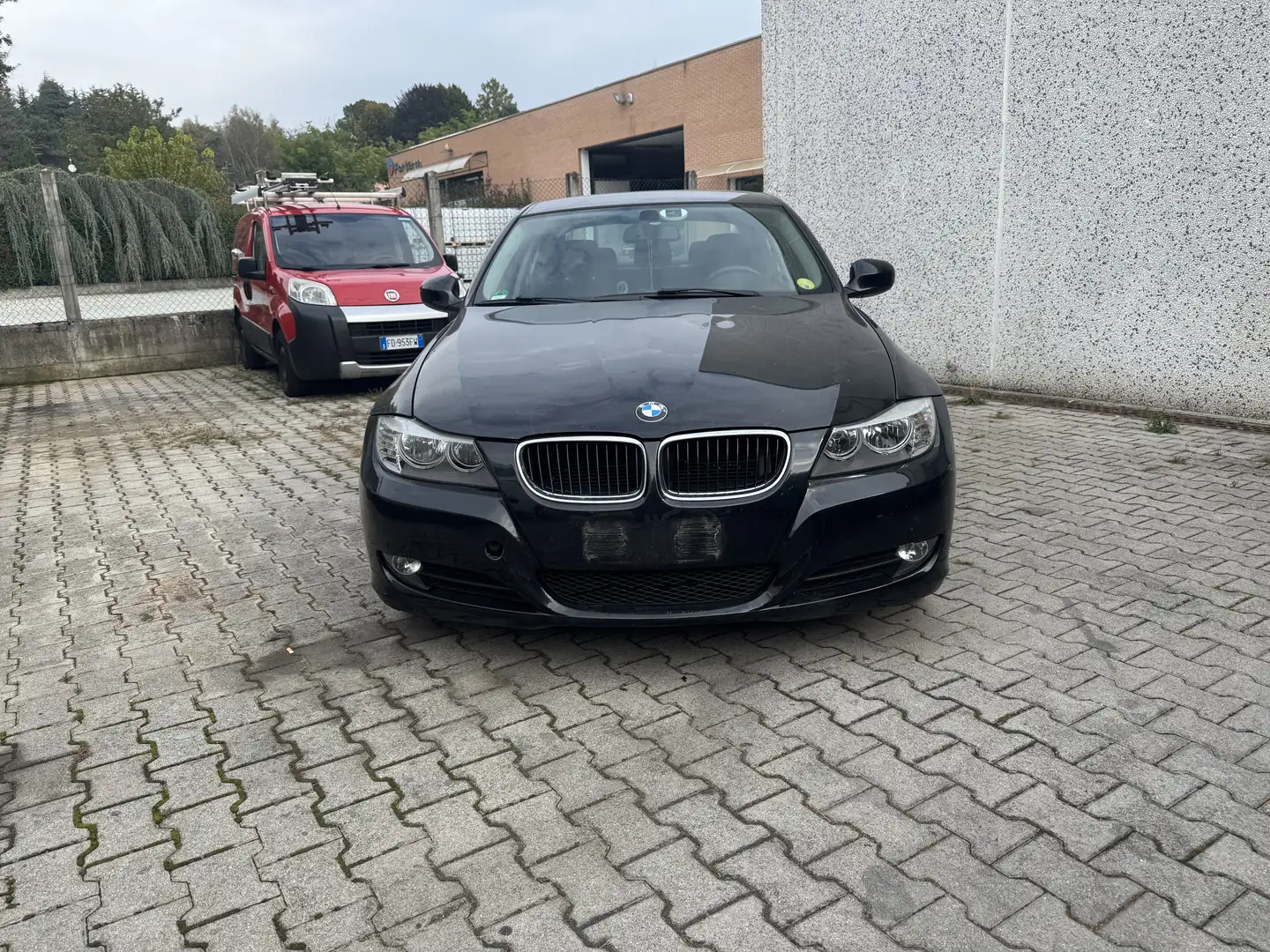 BMW 320 320d Futura FL - 1
