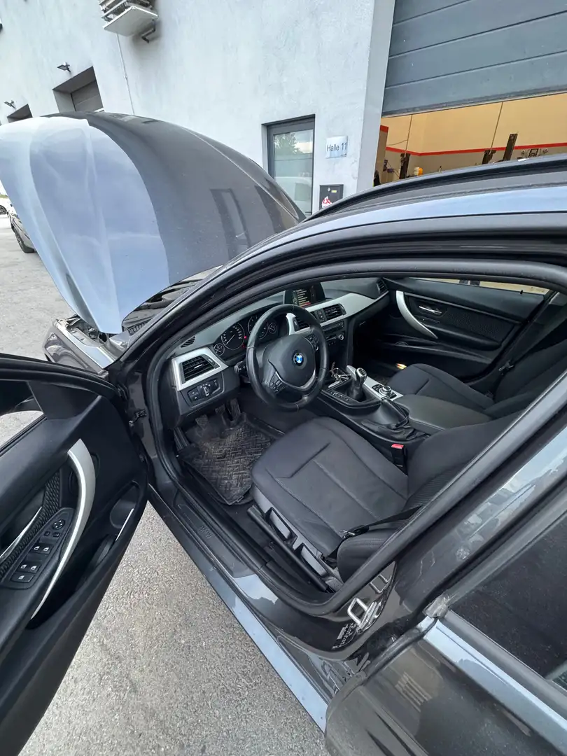 BMW 318 318d Touring Grau - 1