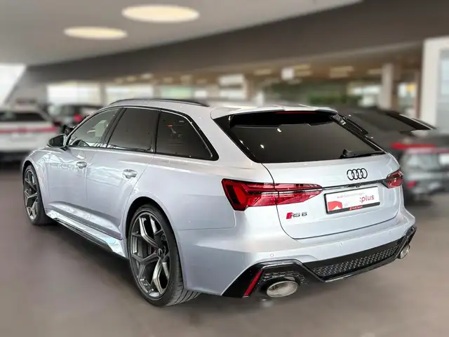 Audi RS6 view 8