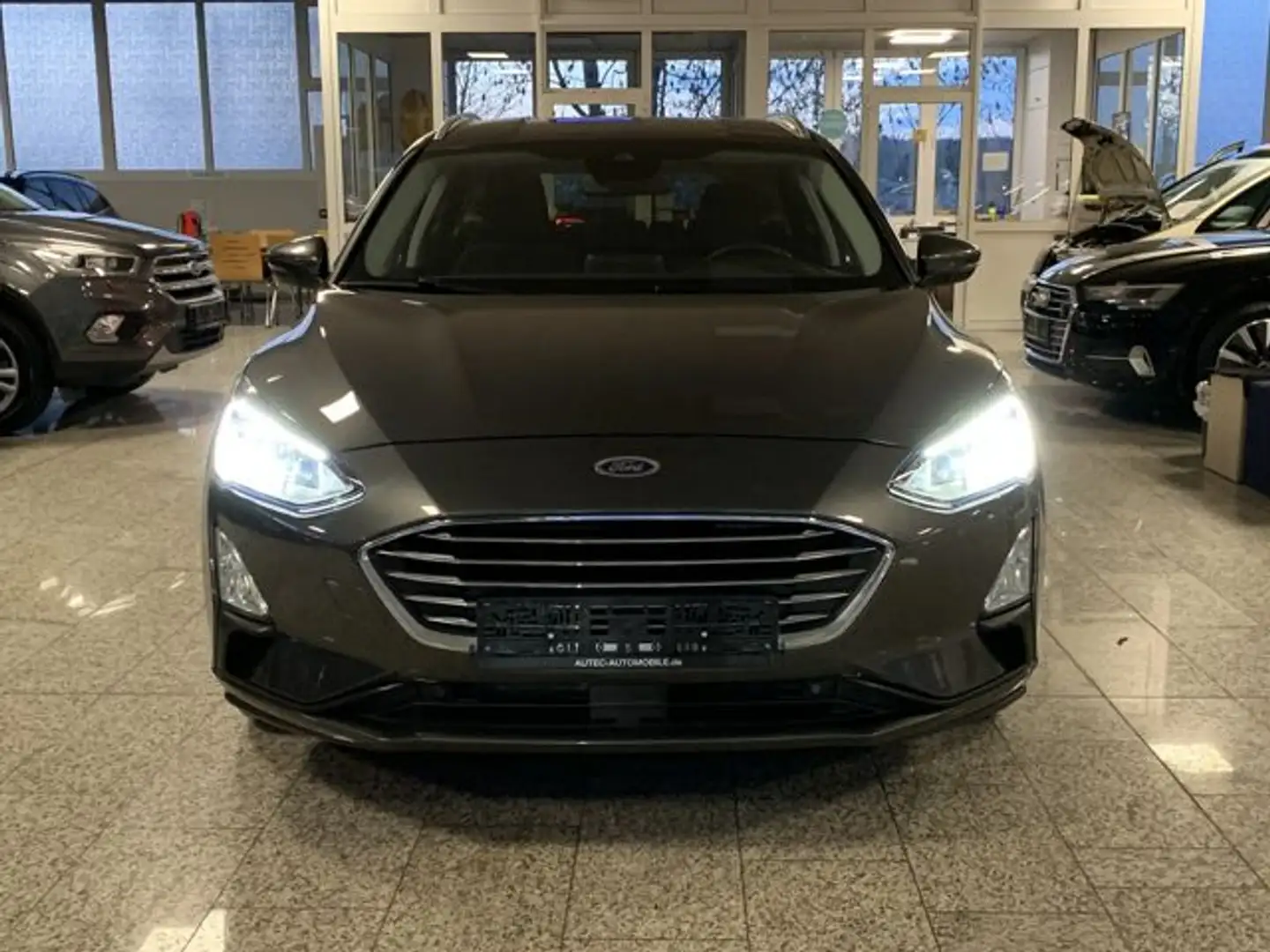 Ford Focus Turnier Titanium 1.5 TDCI KAMERA+TEMP+SHZ Gris - 2