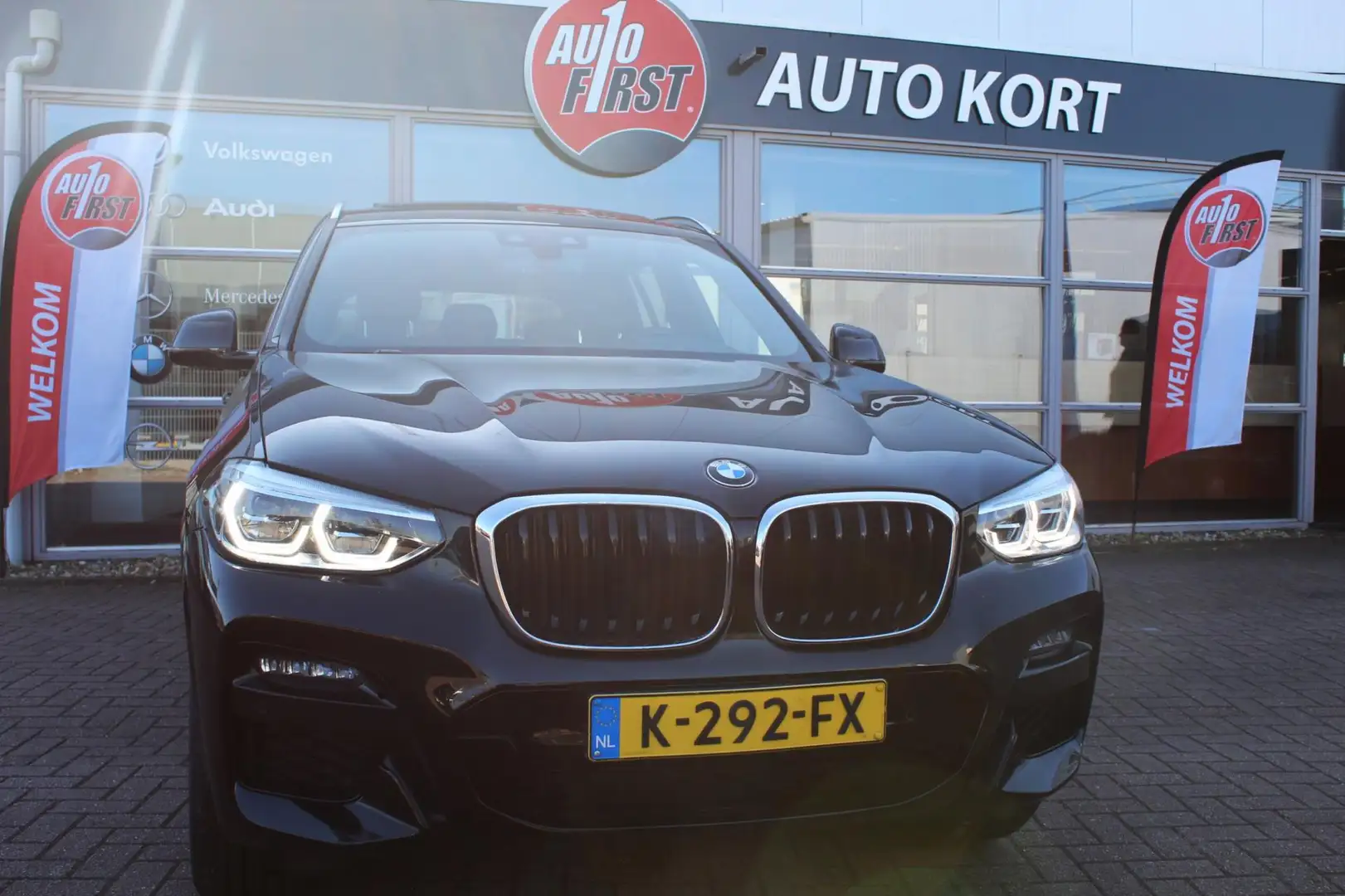 BMW X3 XDrive20i High Executive Edition/M-Sport/Panorama/ Zwart - 2