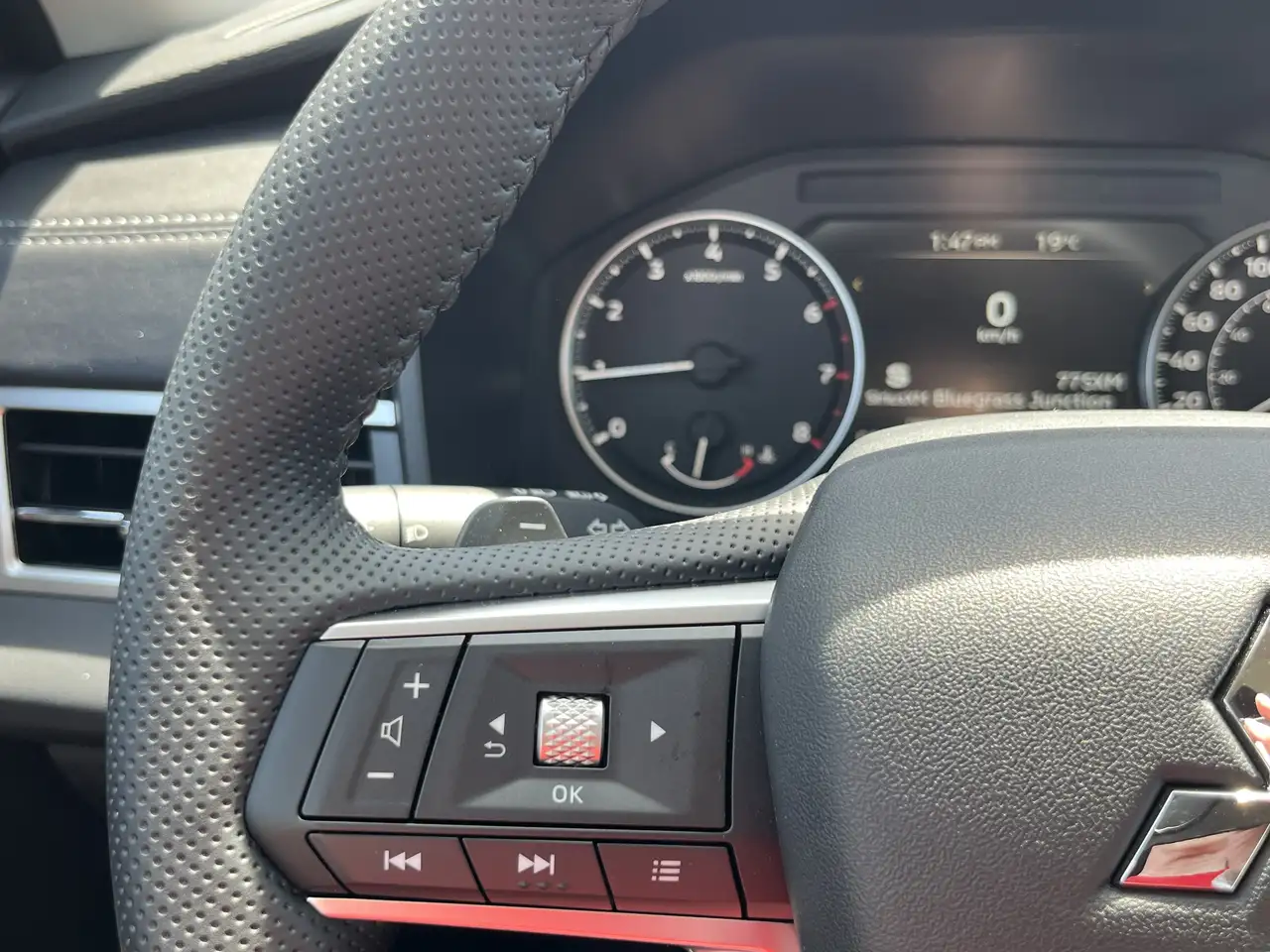 Mitsubishi Outlander снимка Mitsubishi Outlander