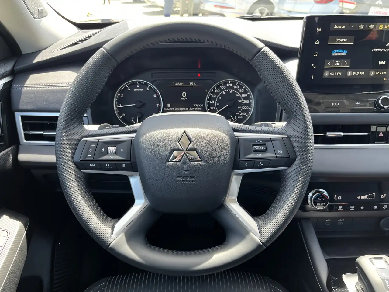 Mitsubishi Outlander снимка Mitsubishi Outlander