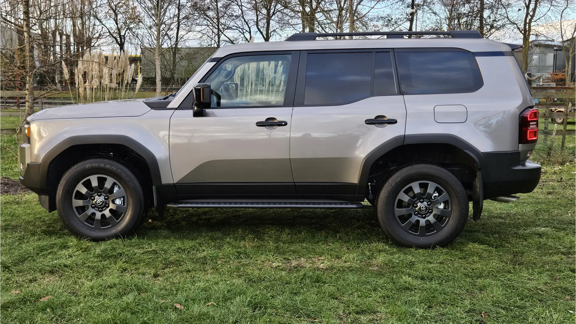 Toyota Land Cruiser 2.8 D-4D Executive GRIJS KENTEKEN Beige - 2