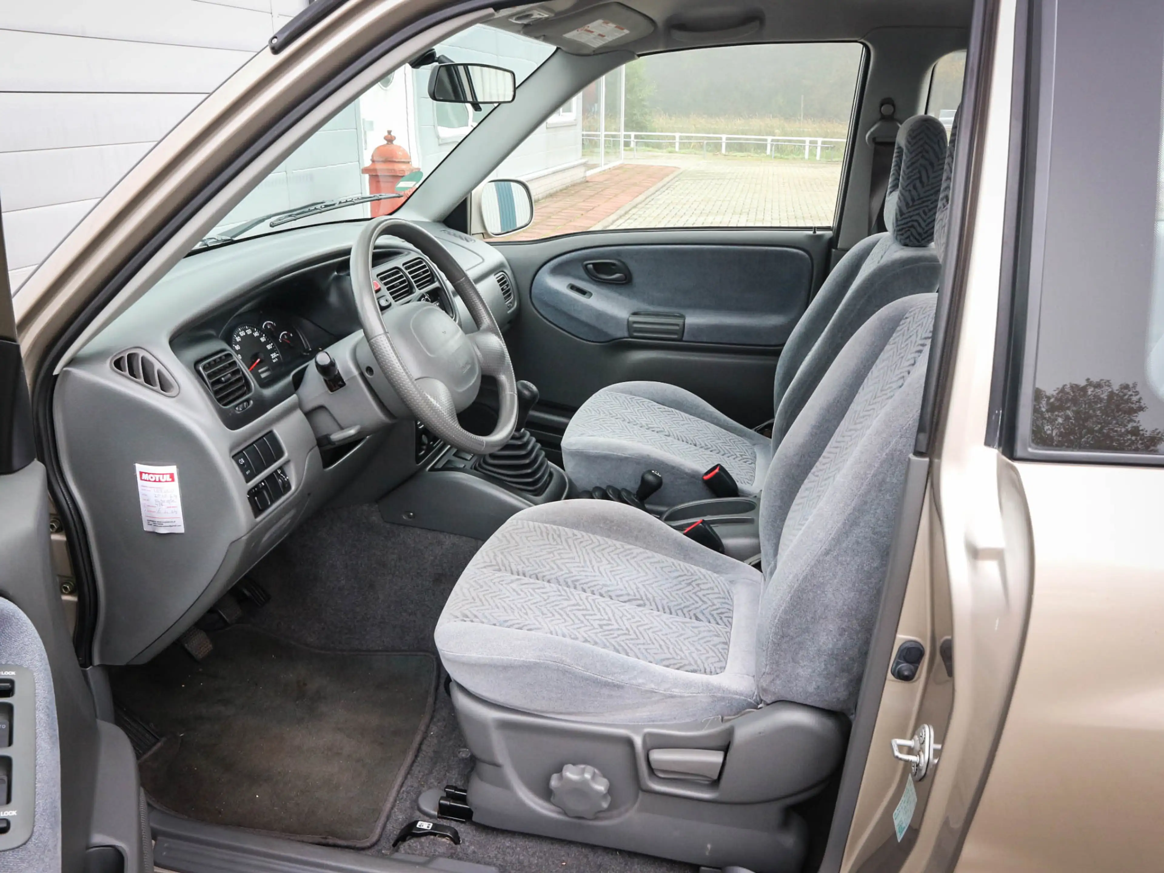 Suzuki Grand Vitara 1.6 Metal Top Wide Body | Audio | Elektrische rame — photo 2