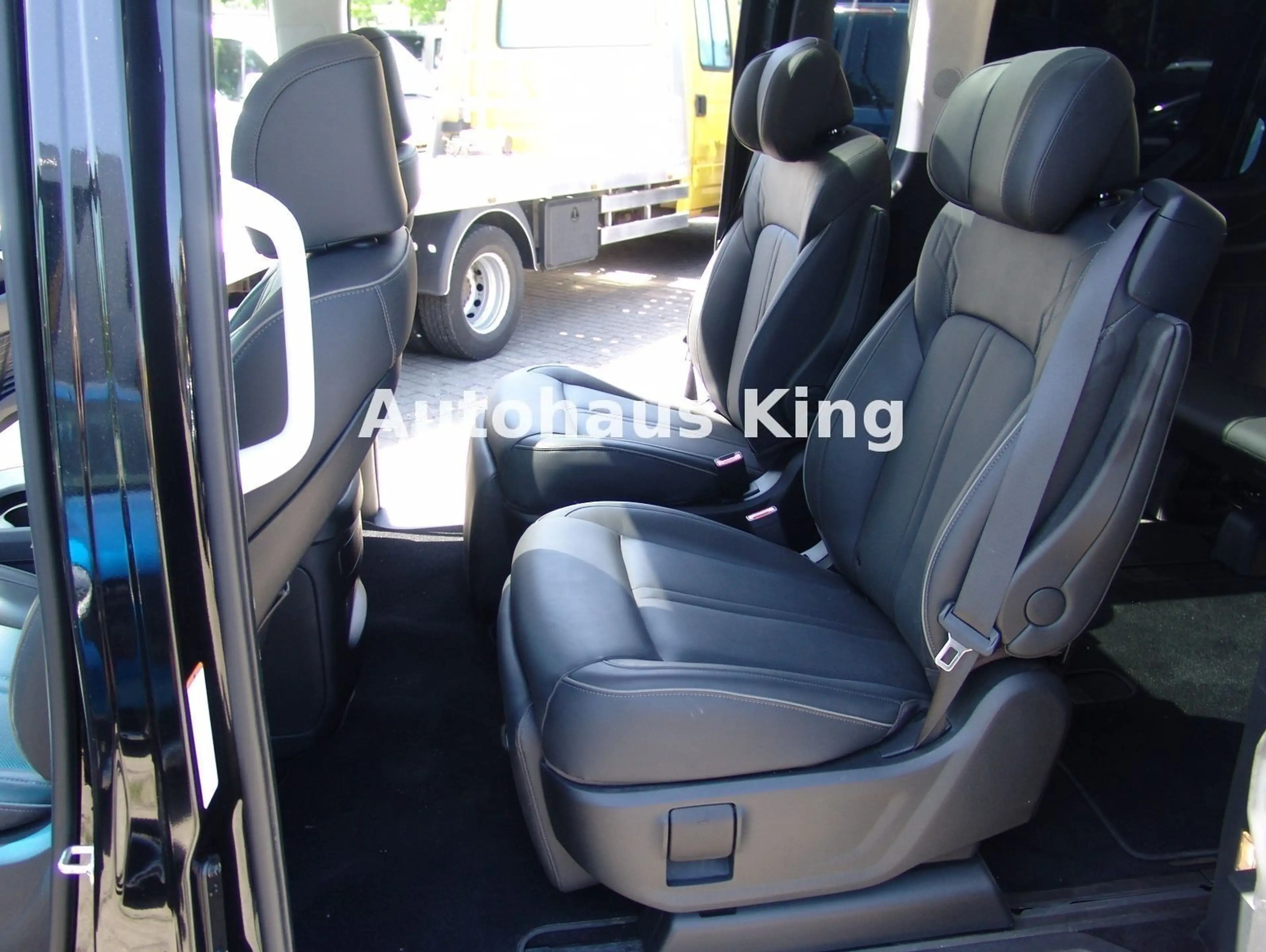 Hyundai STARIA Signature 2WD- 7Sit/Leder/PANO/SD/Voll — photo 7
