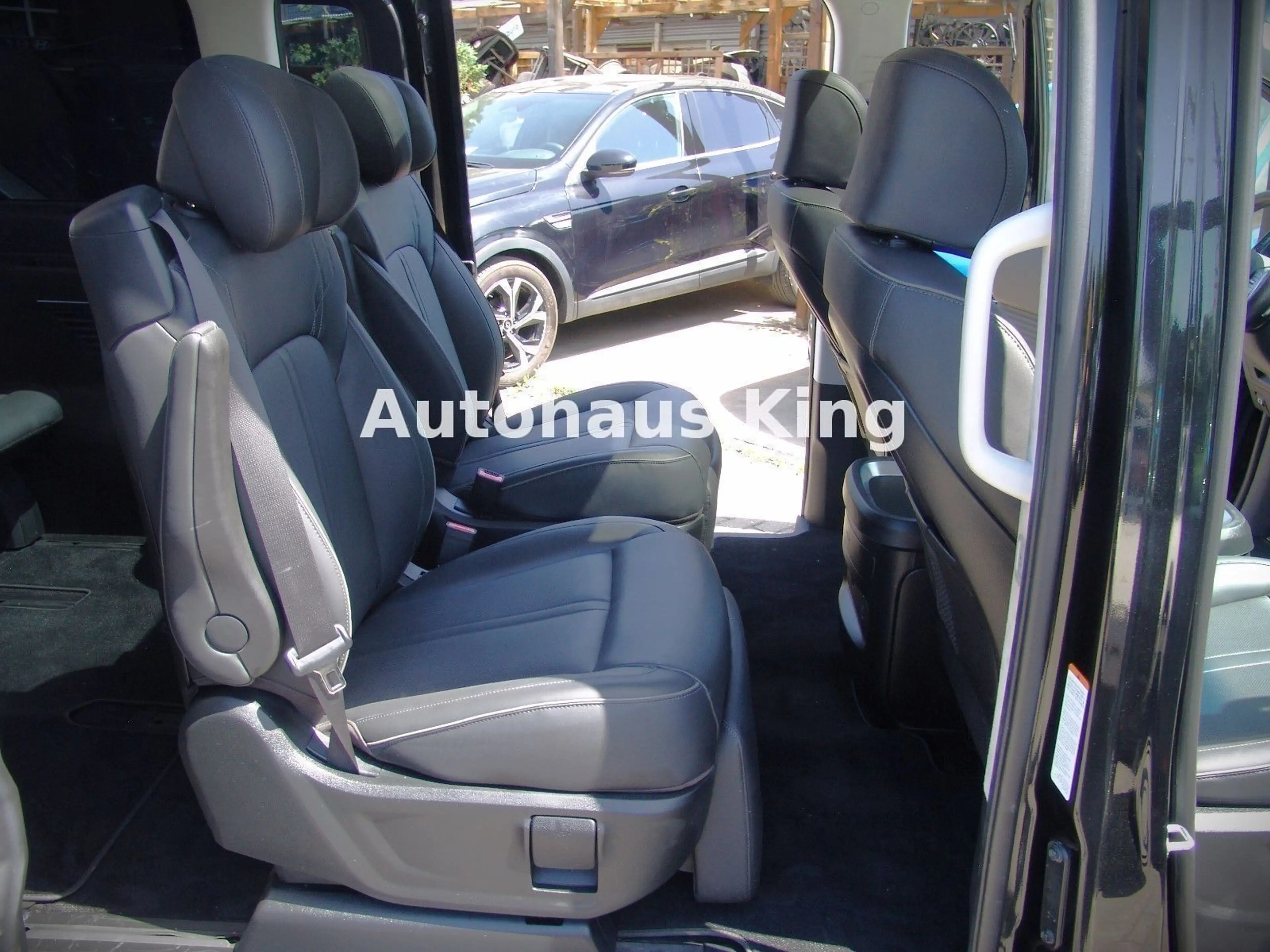 Hyundai STARIA Signature 2WD- 7Sit/Leder/PANO/SD/Voll — photo 8