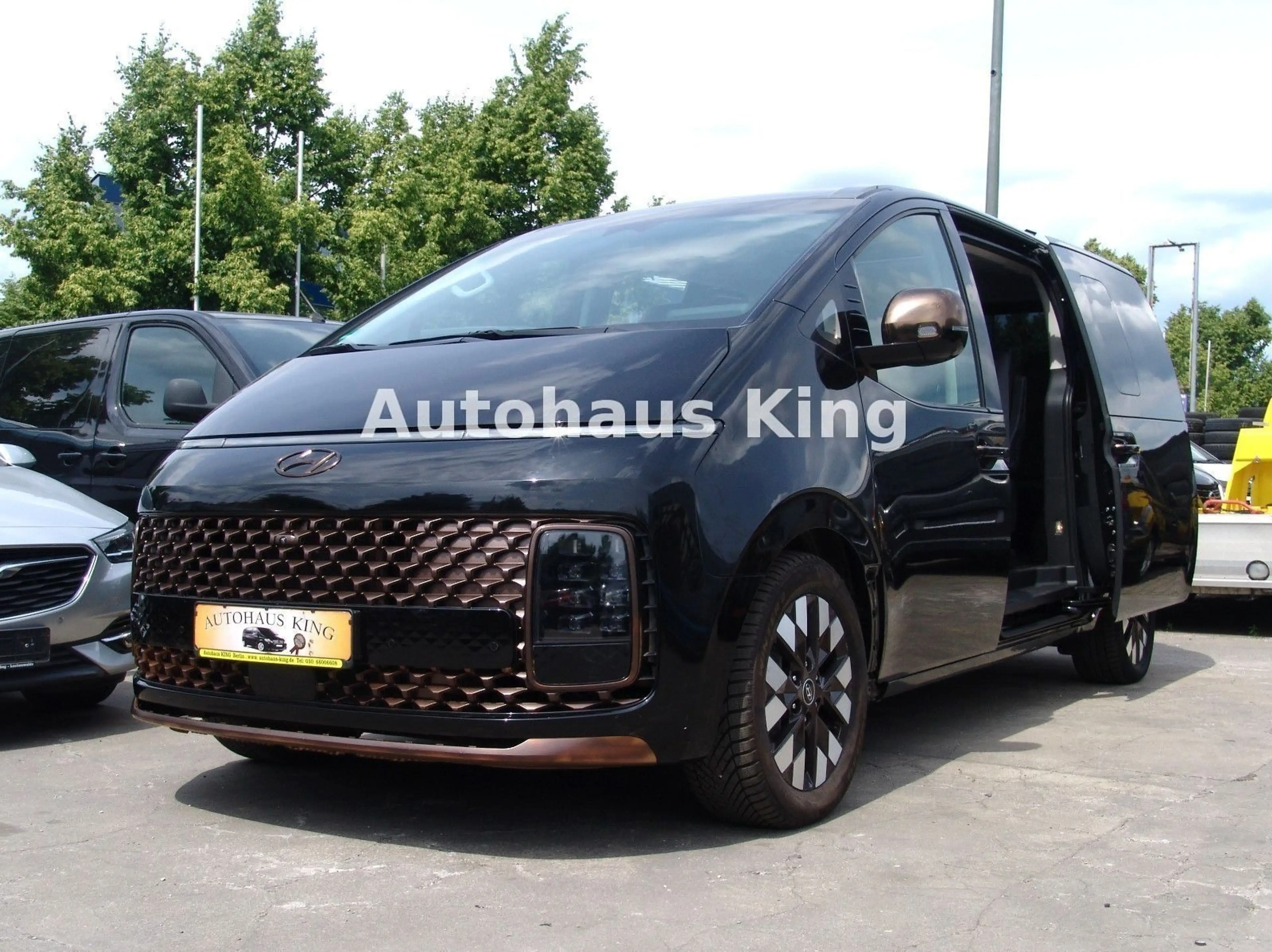 Hyundai STARIA Signature 2WD- 7Sit/Leder/PANO/SD/Voll