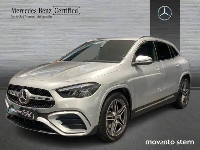 Mercedes-Benz GLA 200 200d 8G-DCT