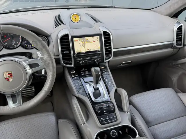 Porsche Cayenne view 21