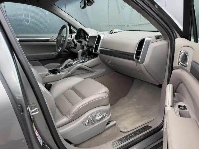 Porsche Cayenne view 17
