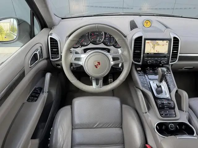 Porsche Cayenne view 20