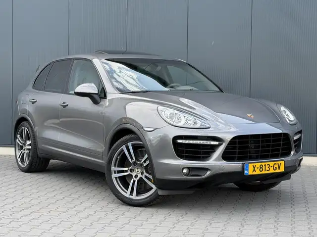 Porsche Cayenne view 2