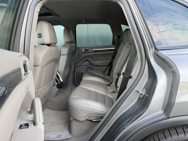 Porsche Cayenne view 19