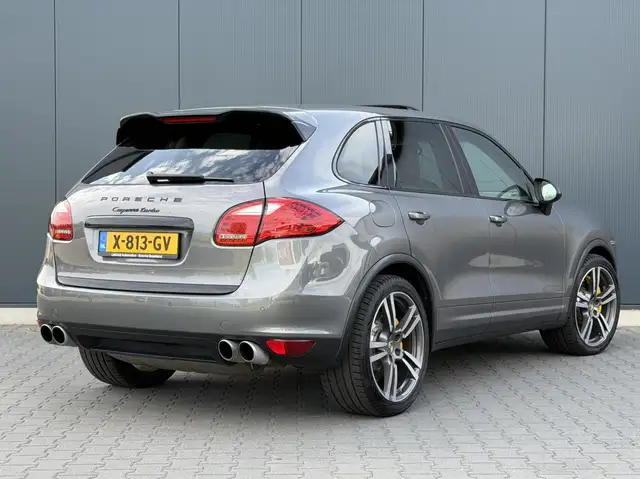 Porsche Cayenne view 4