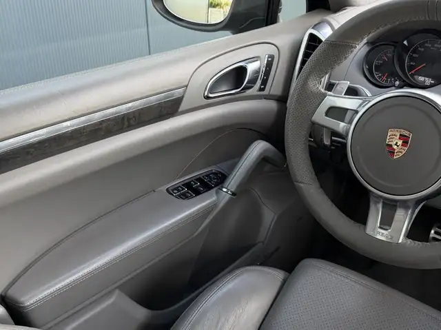 Porsche Cayenne view 22