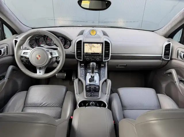 Porsche Cayenne view 15