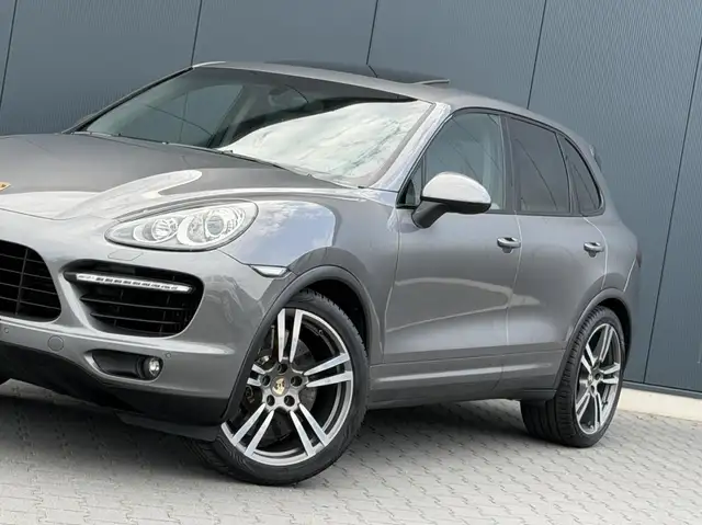 Porsche Cayenne view 6