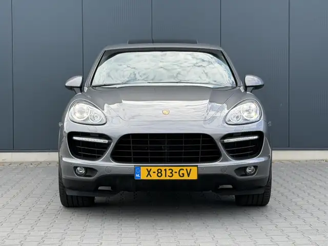 Porsche Cayenne view 7