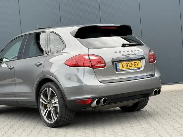 Porsche Cayenne view 13