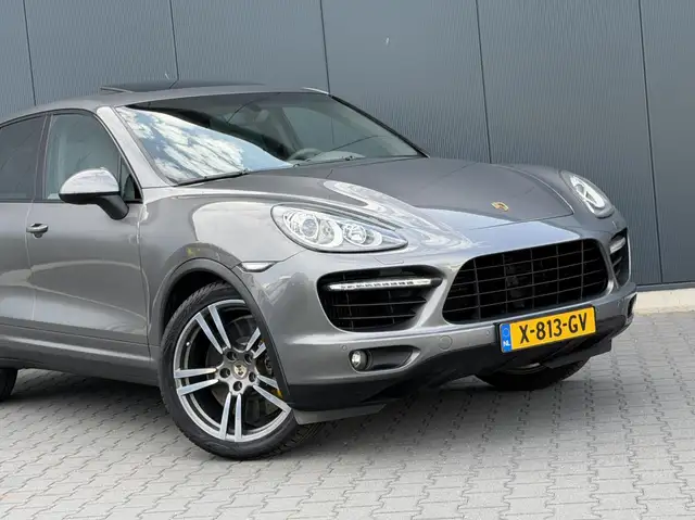 Porsche Cayenne view 12