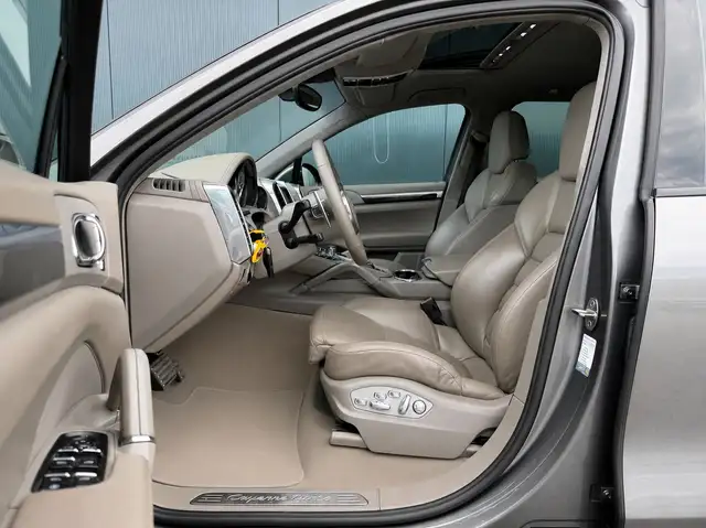Porsche Cayenne view 18