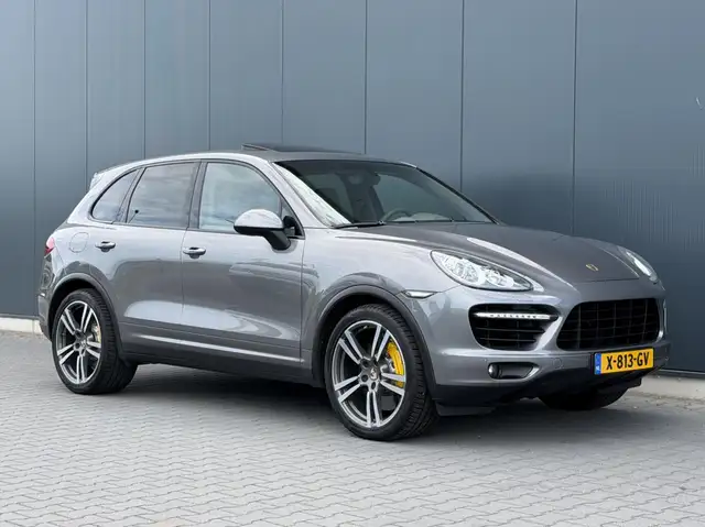 Porsche Cayenne view 10