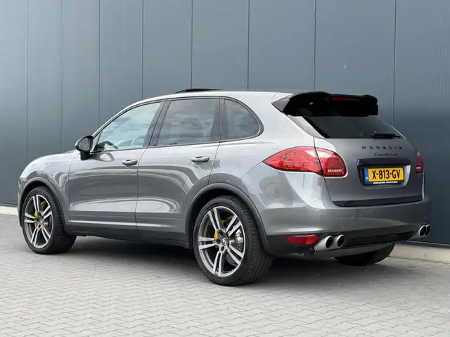 Porsche Cayenne view 11