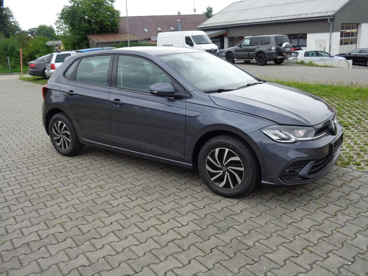 Volkswagen Polo VI Life Grau - 2