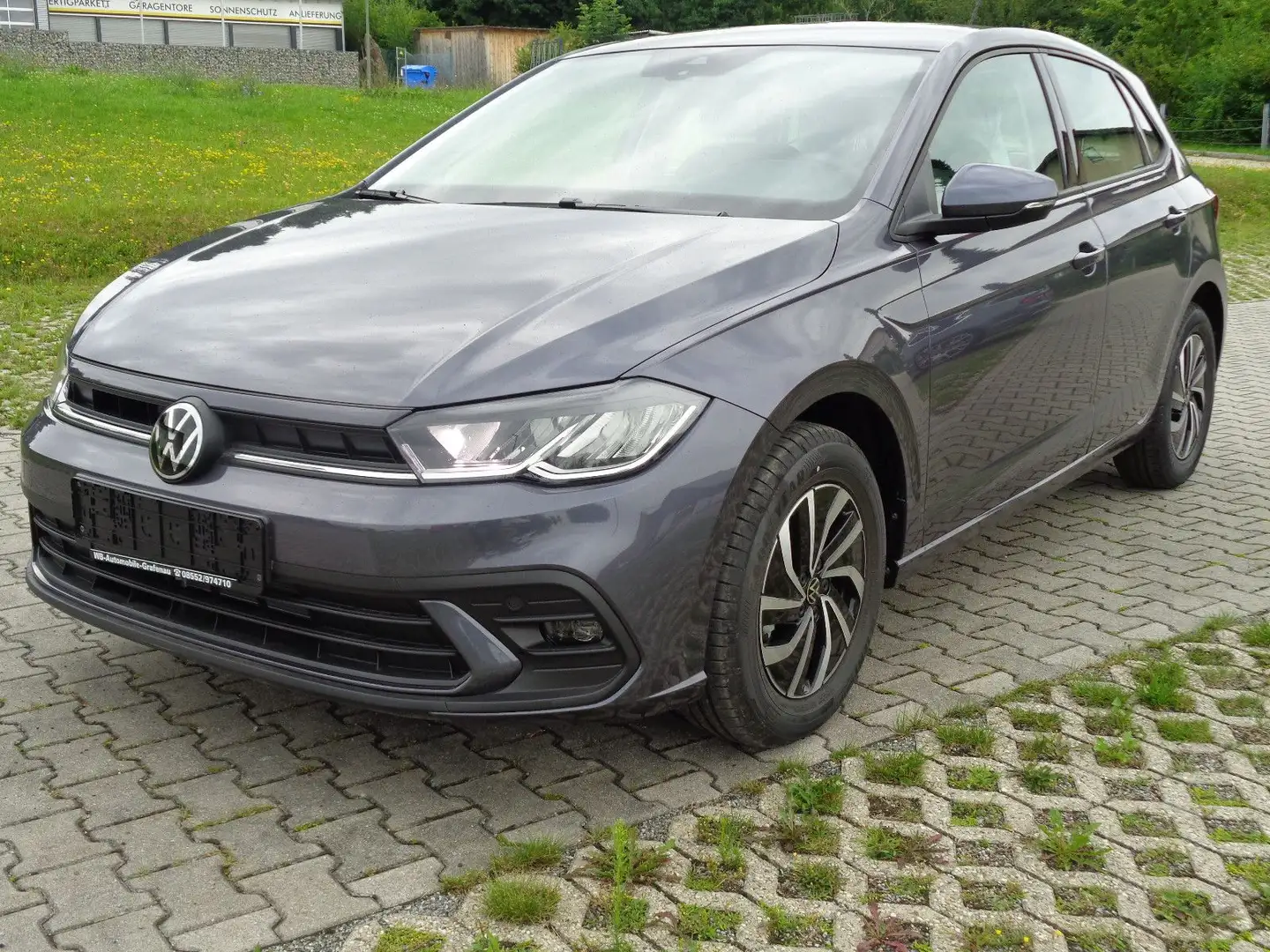 Volkswagen Polo VI Life Grau - 1