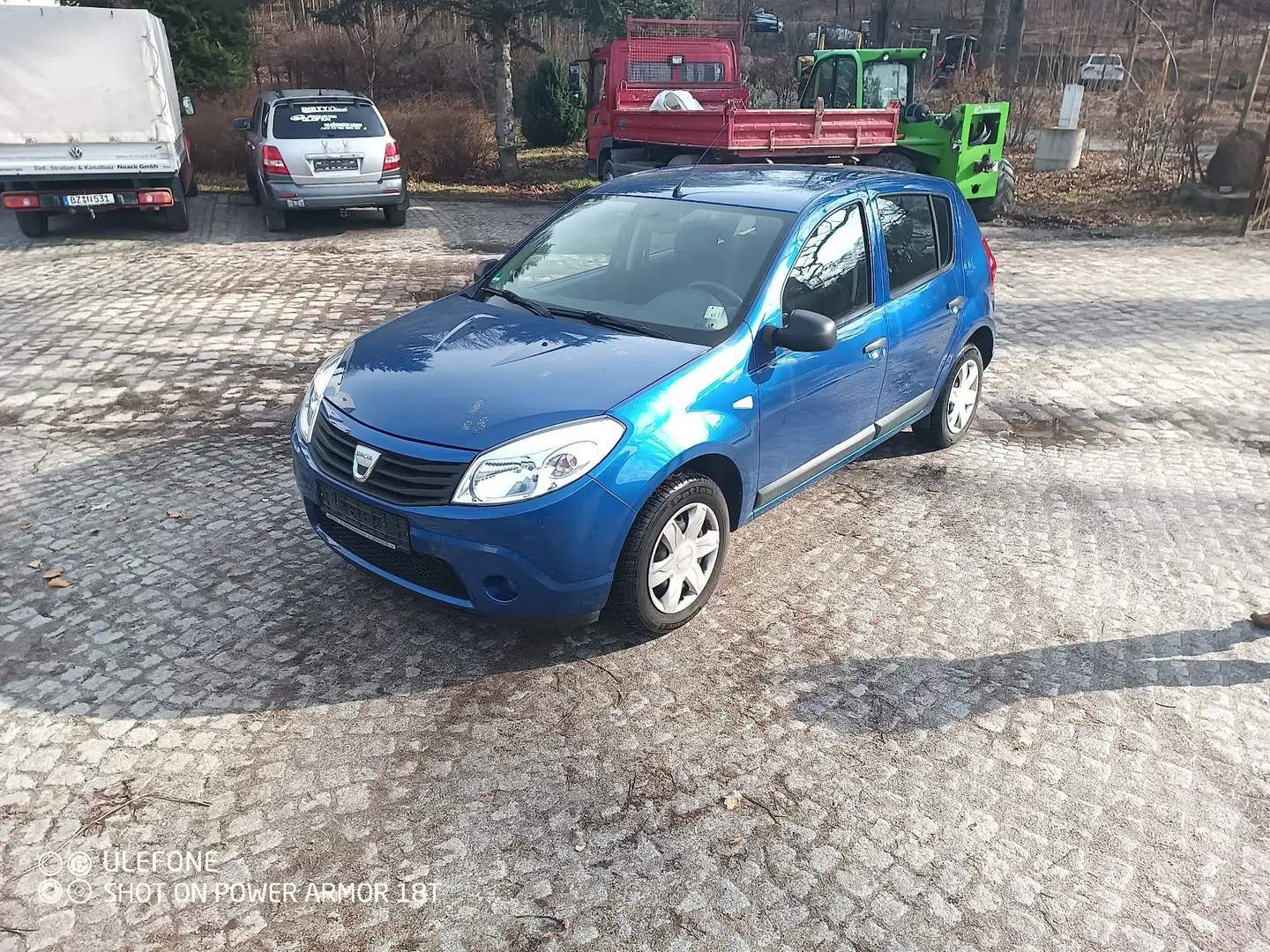 Dacia Sandero Sandero 1.2 16V Ambiance Blau - 1