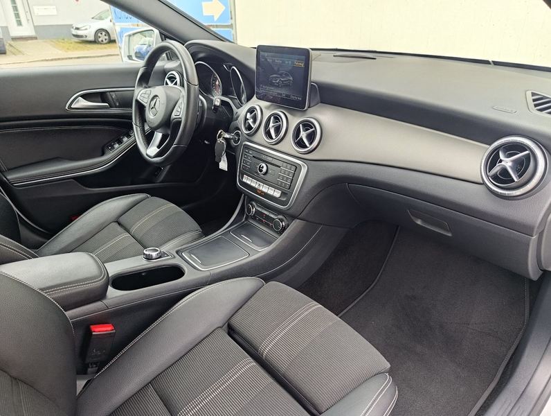 Mercedes-Benz CLA 180 Coupe Urban Automatik Navi LED SHZ PDC — photo 15