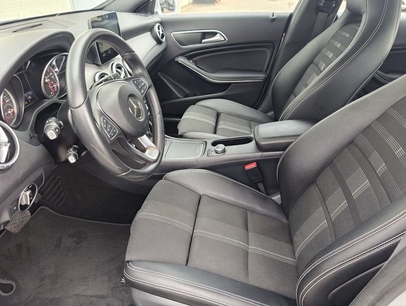 Mercedes-Benz CLA 180 Coupe Urban Automatik Navi LED SHZ PDC — photo 10