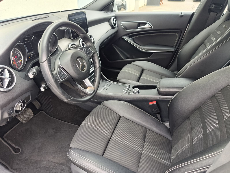 Mercedes-Benz CLA 180 Coupe Urban Automatik Navi LED SHZ PDC — photo 13