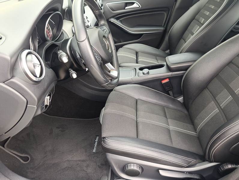 Mercedes-Benz CLA 180 Coupe Urban Automatik Navi LED SHZ PDC — photo 14