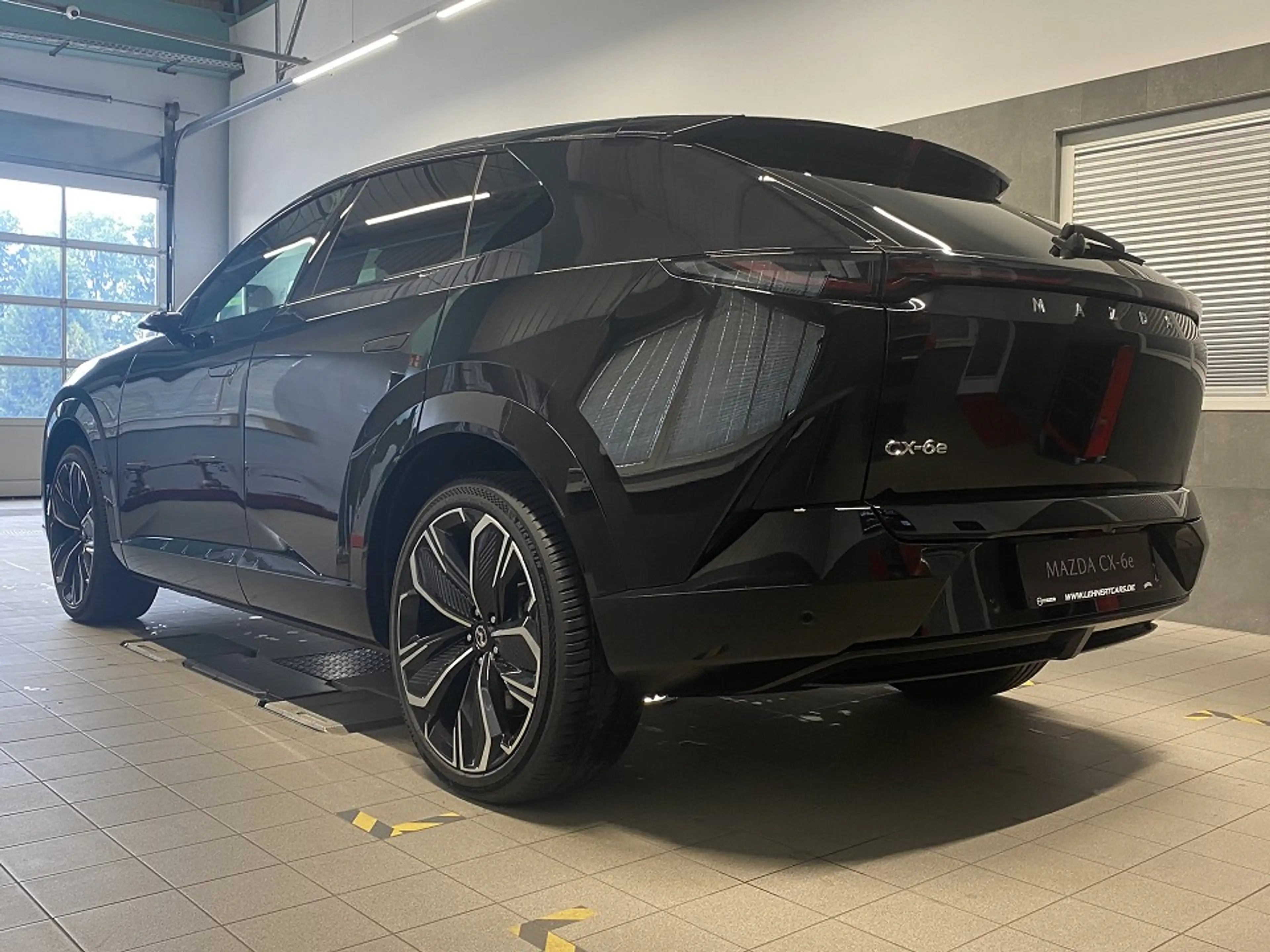 Mazda CX-6e 5WGN EV 258ps 1AT RWD Takumi Plus — photo 2