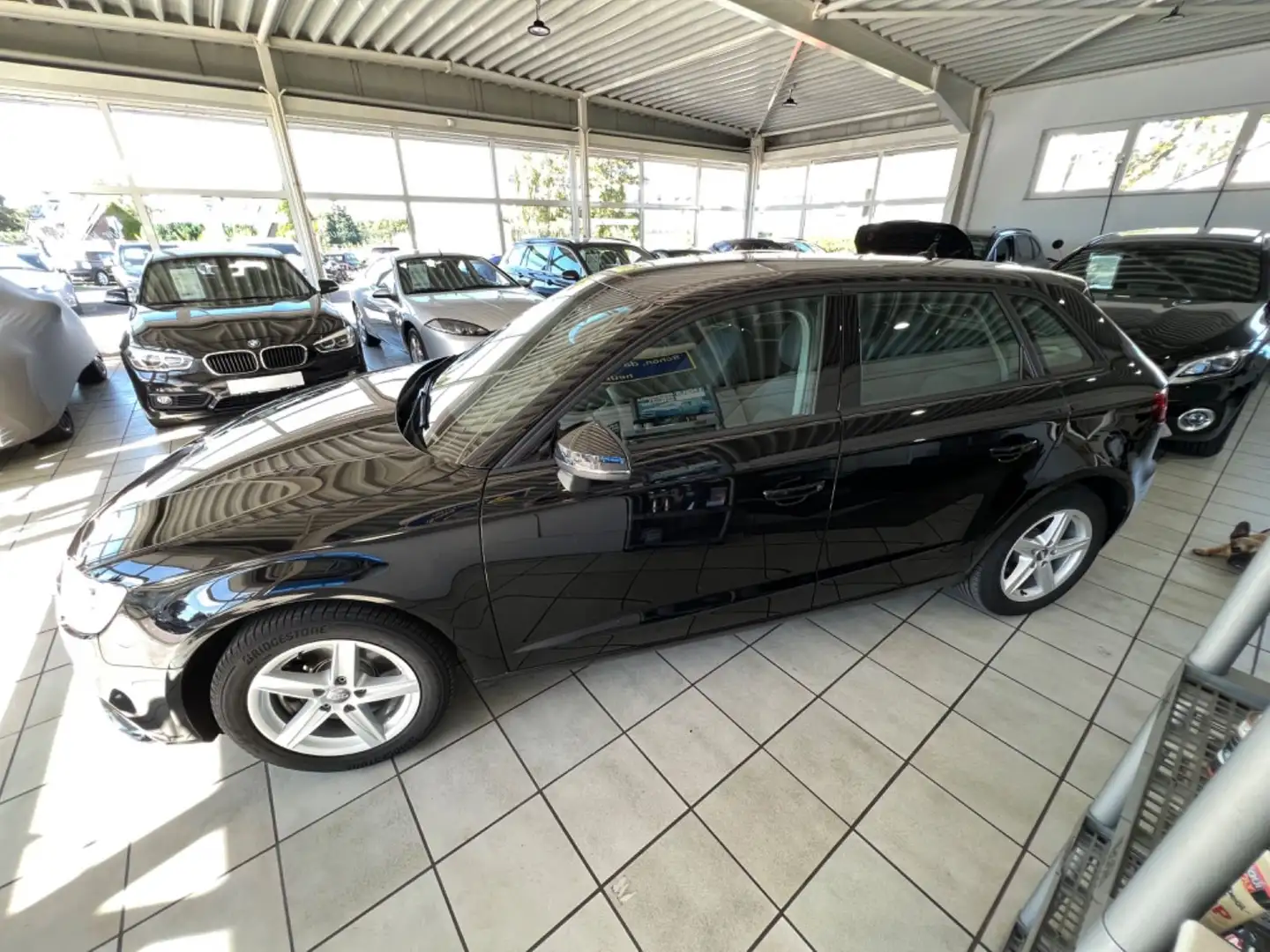 Audi A3 Sportback 35 TDI  S-tronic/NAVI/XENON/SHZ/PDC Schwarz - 2