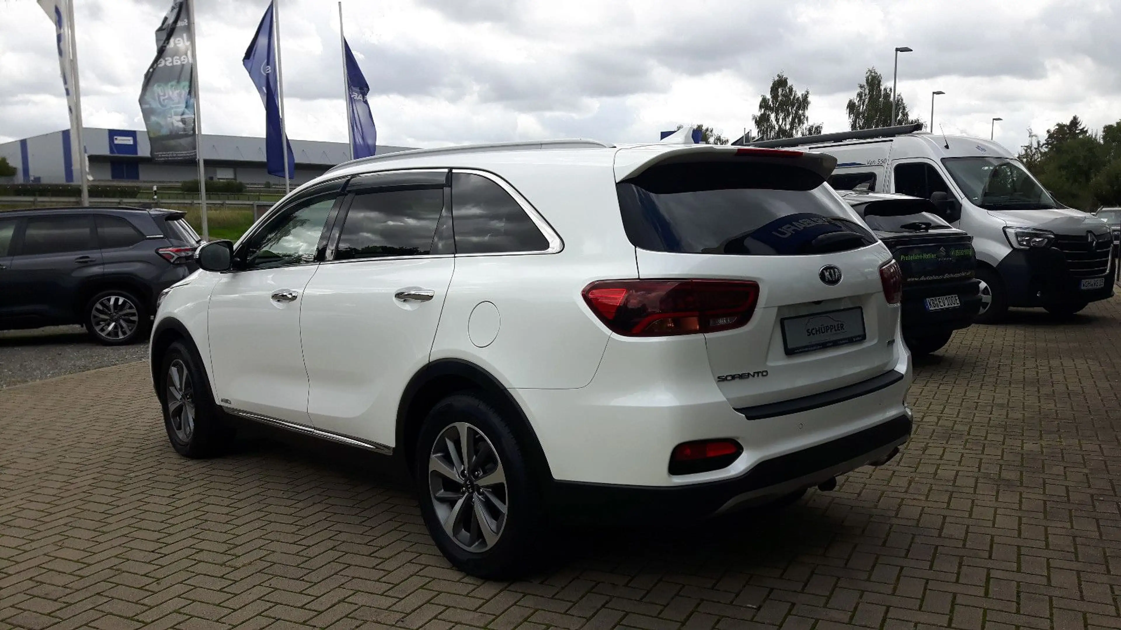 Kia Sorento 2,2D AWD AT Spirit 7-Sitzer AHK — photo 4