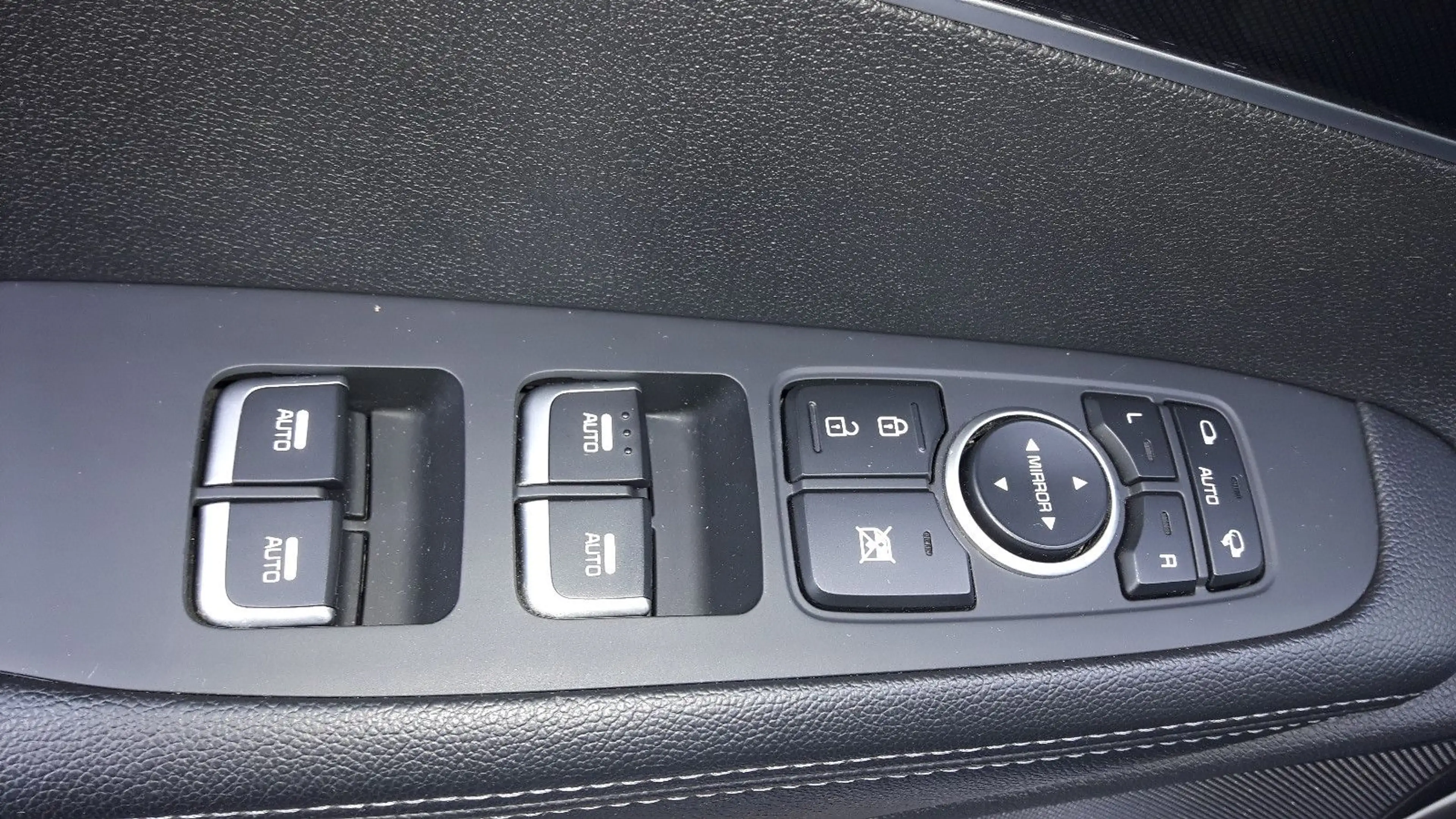 Kia Sorento 2,2D AWD AT Spirit 7-Sitzer AHK — photo 6
