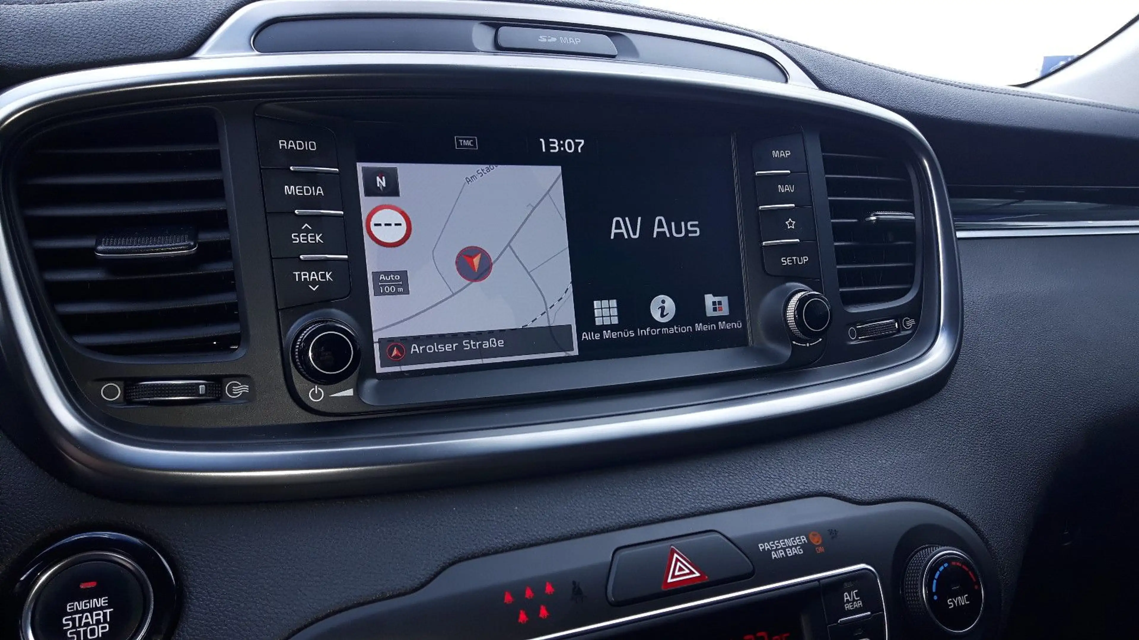 Kia Sorento 2,2D AWD AT Spirit 7-Sitzer AHK — photo 11
