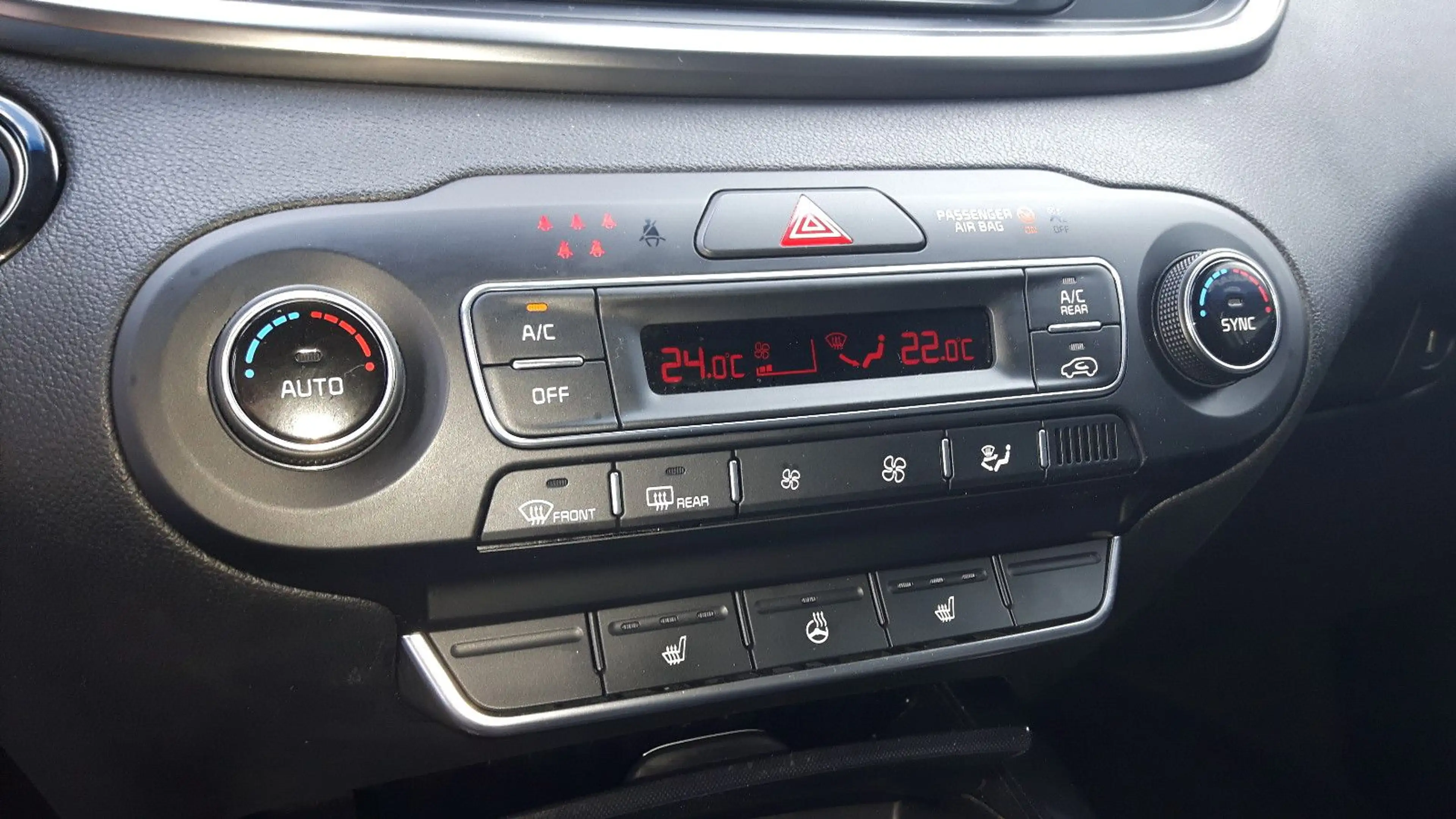 Kia Sorento 2,2D AWD AT Spirit 7-Sitzer AHK — photo 12