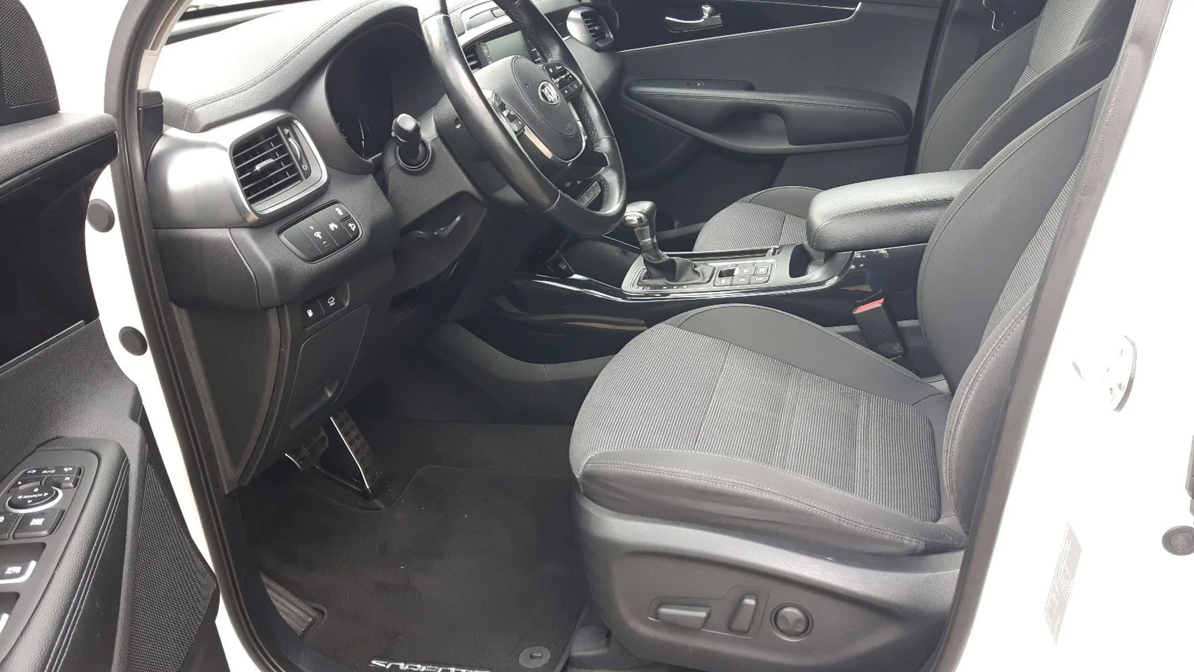 Kia Sorento 2,2D AWD AT Spirit 7-Sitzer AHK — photo 7