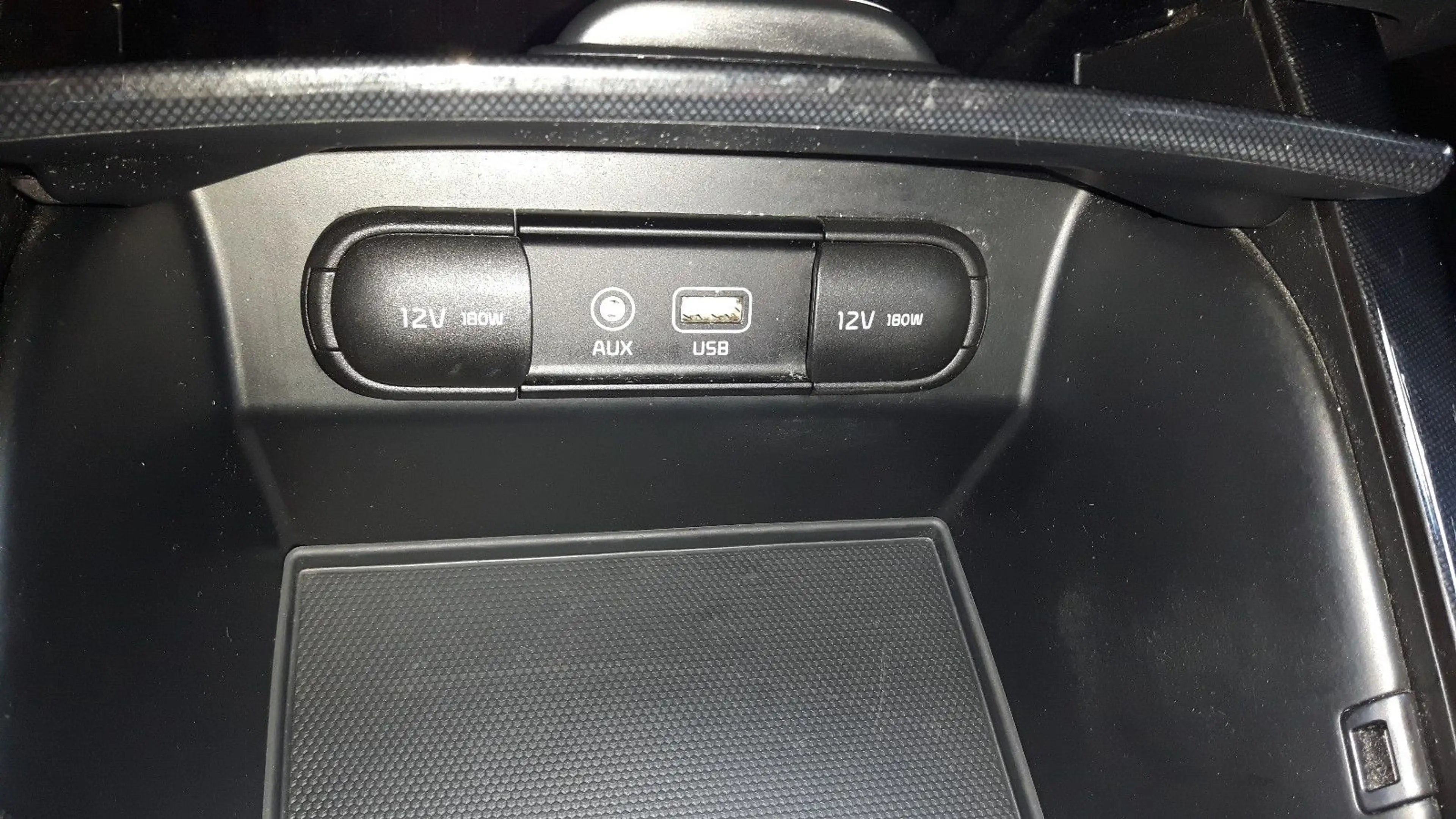 Kia Sorento 2,2D AWD AT Spirit 7-Sitzer AHK — photo 14
